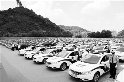 杭州サミット指定車両の一部の引き渡し式の現場。