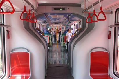中国初の独自開発の路面電車がラインオフ