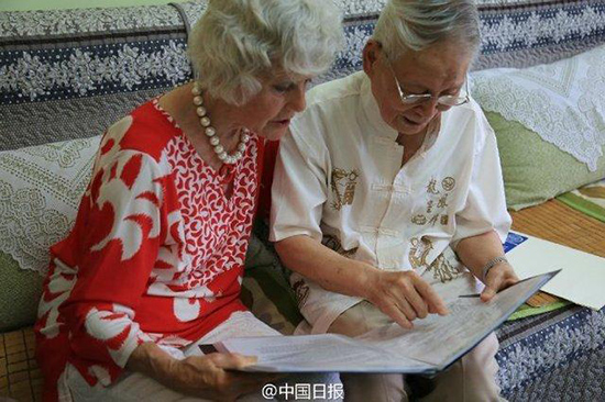 71年後、米国老婦人が18通の感謝状を手に訪中