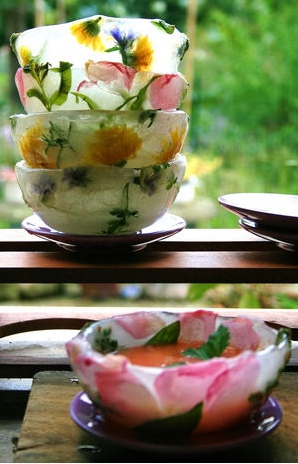 花や果物を氷の中に！夏にぴったりな涼しげレシピ