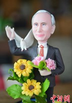 G20サミットまもなく開催　外国人ゲストそっくりの粘土人形を作成
