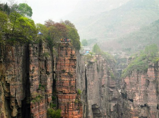道なき道を行かねばたどり着けない世界一危険な村が中国に！
