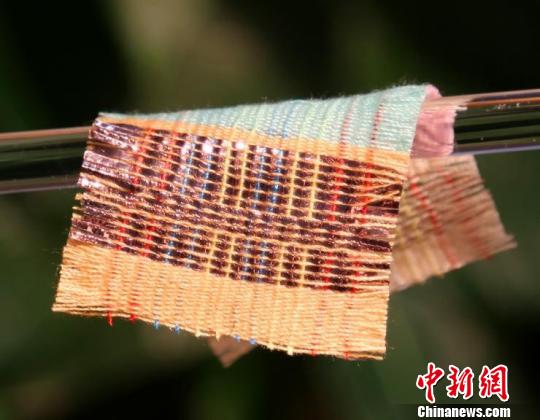 重慶大学の准教授が発電できる布を発明