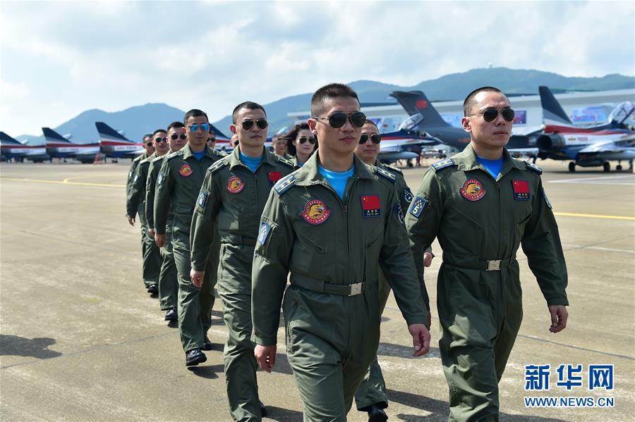 中国空軍八一アクロバット飛行隊が珠海到着