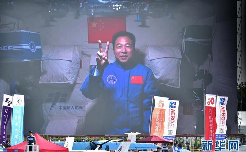 景海鵬氏と陳冬氏が宇宙から中国航空ショー20周年記念を動画で祝福