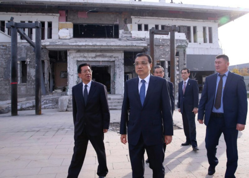 李克強総理がキルギスタンの中国大使館を訪問
