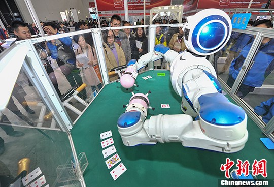 武漢光博会開幕　AIやVRなどの最先端技術が注目を浴びる