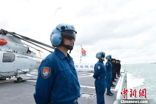 中国海軍のミサイル護衛艦「塩城」がオークランドに到着