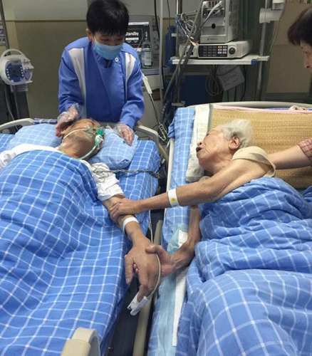 浙江省90代夫婦の涙誘う病床での最後の対面