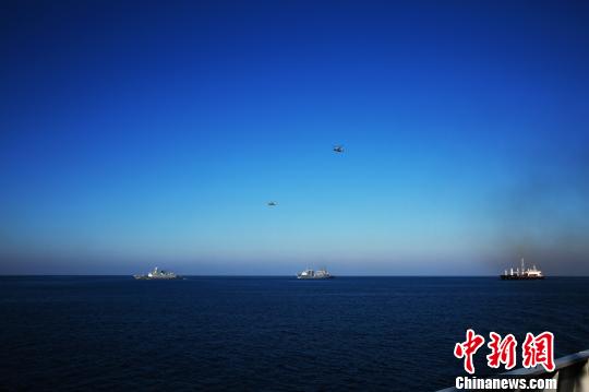 中国海軍第25次・第24次護衛艦隊が分航式