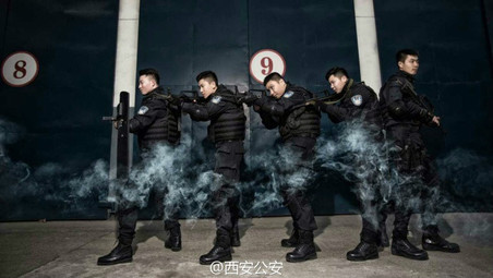たまにはロマンチックに！　特殊警察官のウェディングフォト　西安