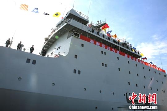 中国海軍の新型訓練艦「戚継光」が就役へ