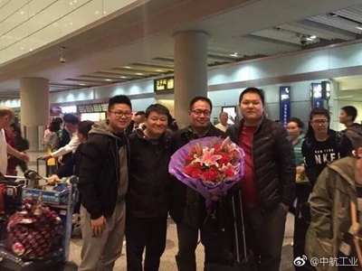 旅客機内でハイジャック犯を取り押さえた勇敢な中国人乗客