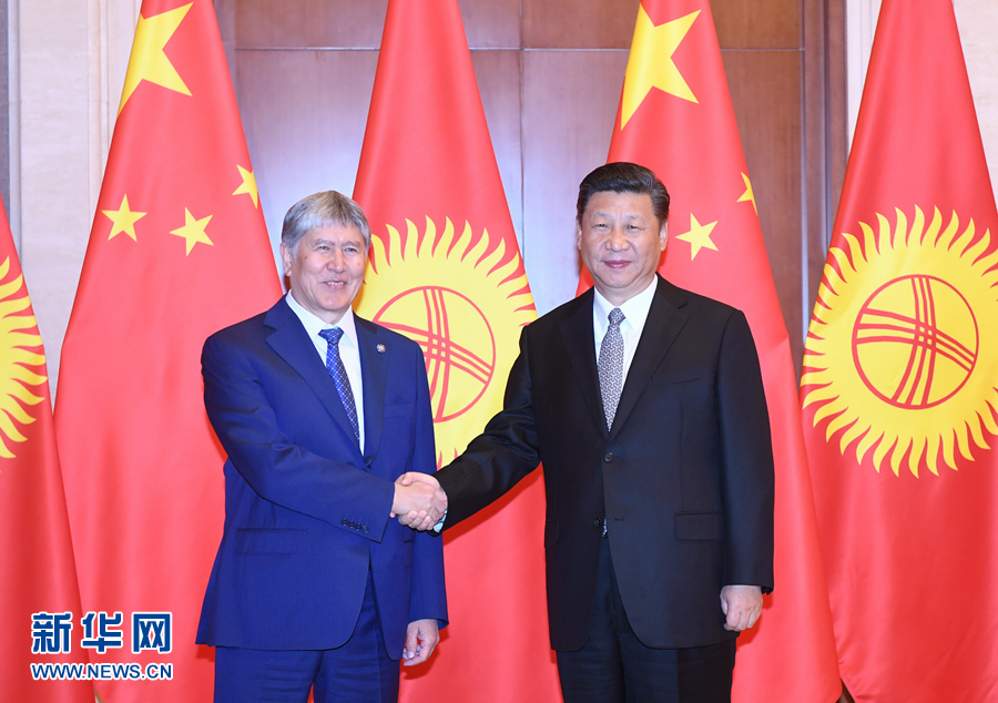 習近平国家主席は16日、キルギスのアタンバエフ大統領と会談した。