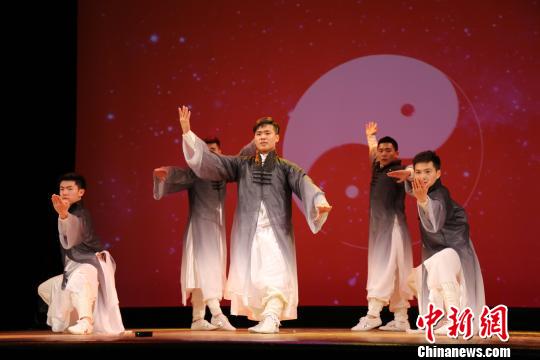 「中国優秀才芸学生交流団」が最後の巡回地・神戸で公演　