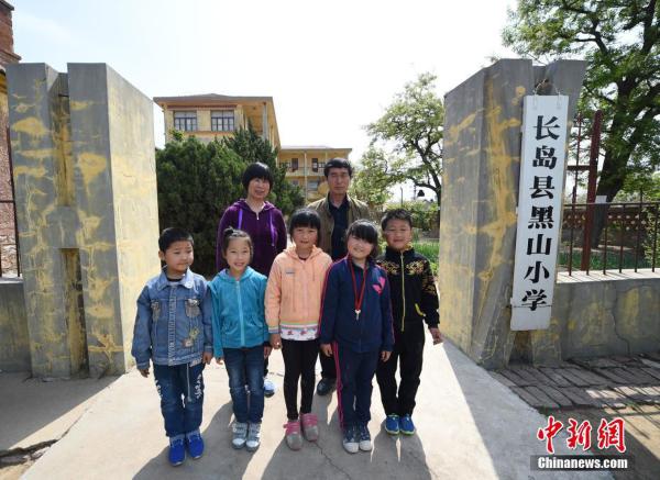 渤海の小島に浮かぶ先生2人、生徒5人の小学校