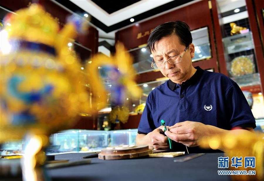 河北省の金糸細工技術伝承人、伝統技術に新たな輝き取り入れる
