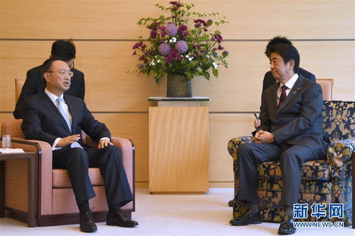 日本の安倍首相が楊潔チ国務委員と会談