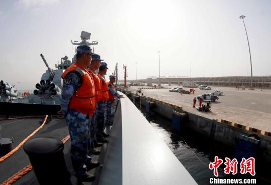 中国海軍第26次護衛艦隊がサラーラ港で補給・整備