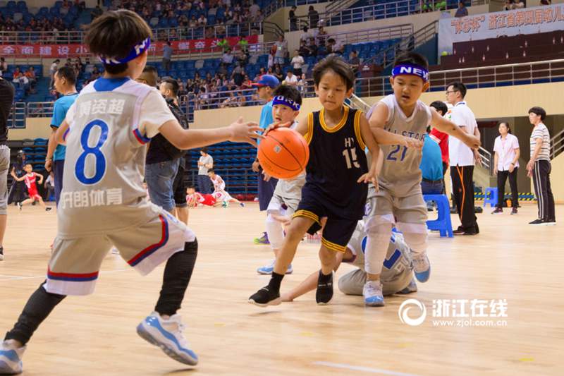 姚明、キッズバスケットボール大会の開幕式に出席