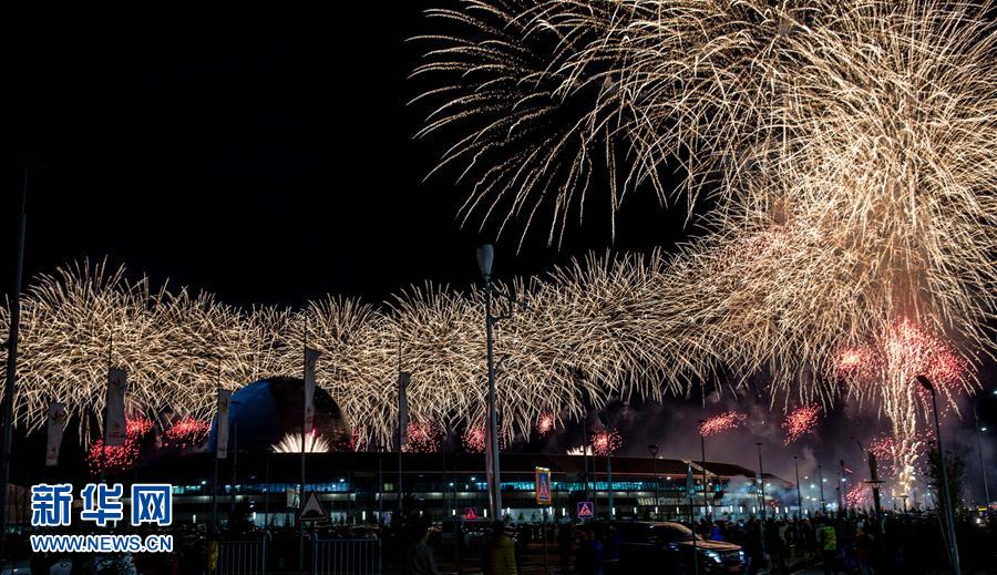 アスタナ国際博覧会の開幕式で盛大な花火ショー