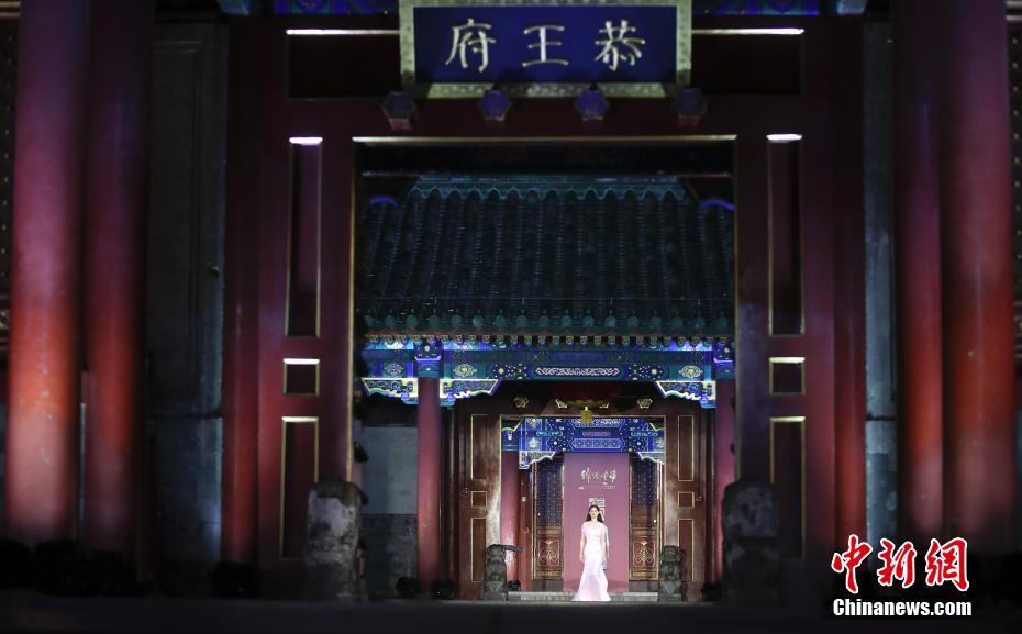 伝統の趣と西洋の優雅さのコラボ「名瑞ウエディングドレスショー」　北京
