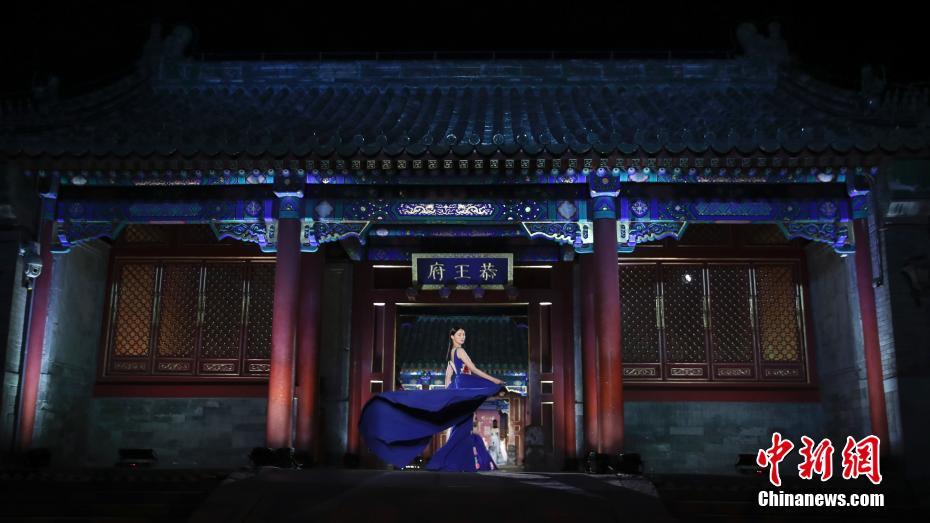 伝統の趣と西洋の優雅さのコラボ「名瑞ウエディングドレスショー」　北京