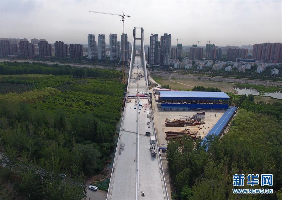 北京・通州区と河北省・燕郊鎮を結ぶ潮白河大橋が接合