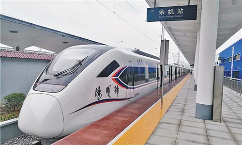中国初の時速160キロの都市間高速列車が開通