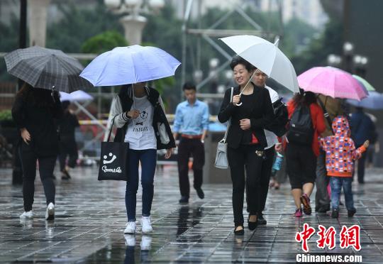重慶で連日の降雨　気温は18度にまで低下