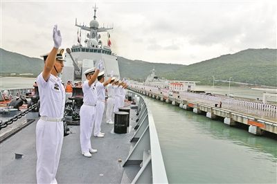 中国海軍艦隊が中露合同軍事演習のためロシアへ出航
