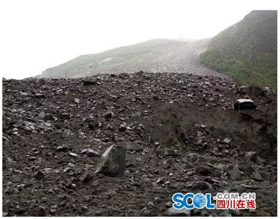四川省茂県で山崩れ　100人が生き埋め