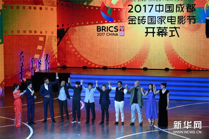 賈樟柯（ジャ・ジャンクー）をはじめ、BRICSの映画監督たちが共同制作した作品「where has the time gone」の出演者が開幕式に登場した。