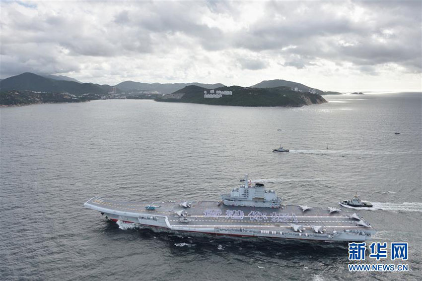航空母艦「遼寧号」が香港に到着