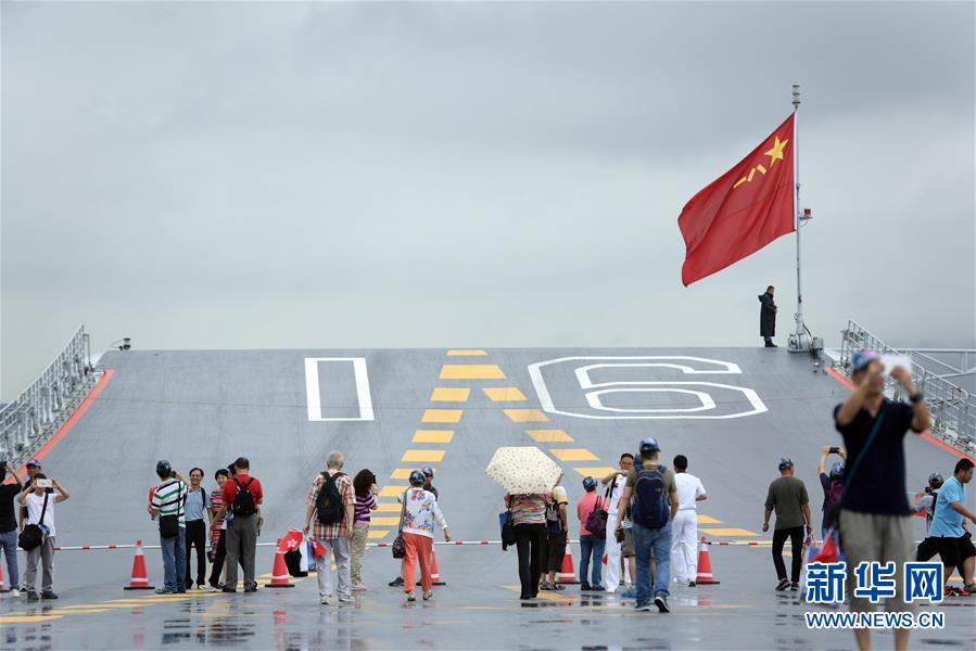 空母「遼寧」　香港で一般公開