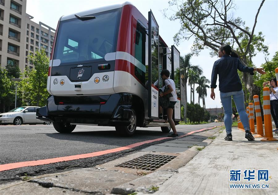 台湾初の自動運転バスがテスト運営開始　12人が乗車可能