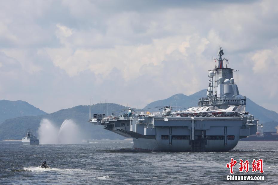 「遼寧号」編隊、5日間の寄港を終えて出港　香港地区