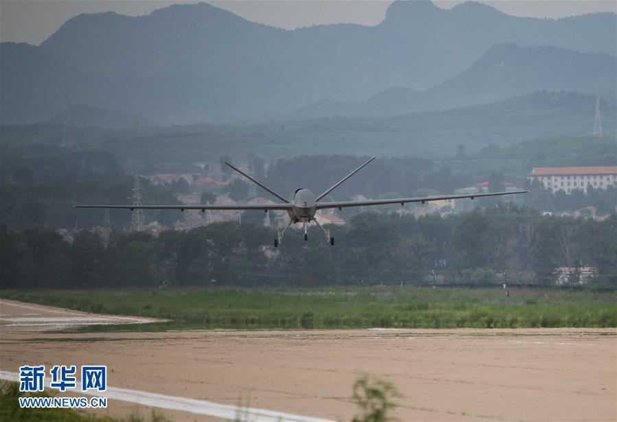 中国量産型無人機「彩虹-5」、テスト飛行に成功