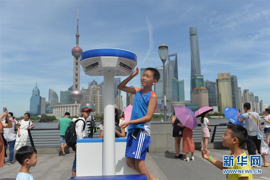 連日暑さが続く上海　各観光スポットで暑気払いのドライミスト