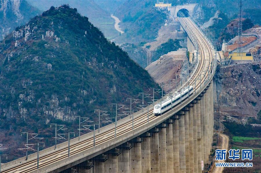 時代の発展を映す鏡　急速に発展する中国の高速鉄道