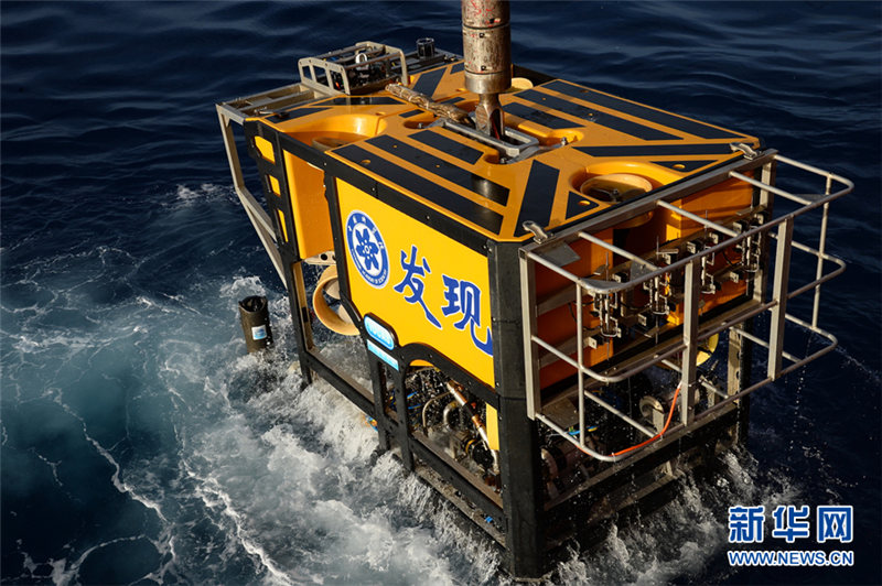 無人潜水艇「発現号」、南中国海の海底生物を収集