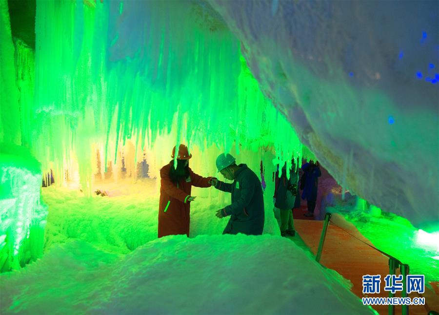 鍾乳洞が夏場人気の避暑地に　浙江省