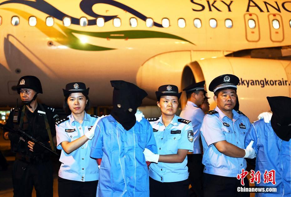 中国とカンボジア警察が協力して106人の振り込め詐欺犯の逮捕に成功