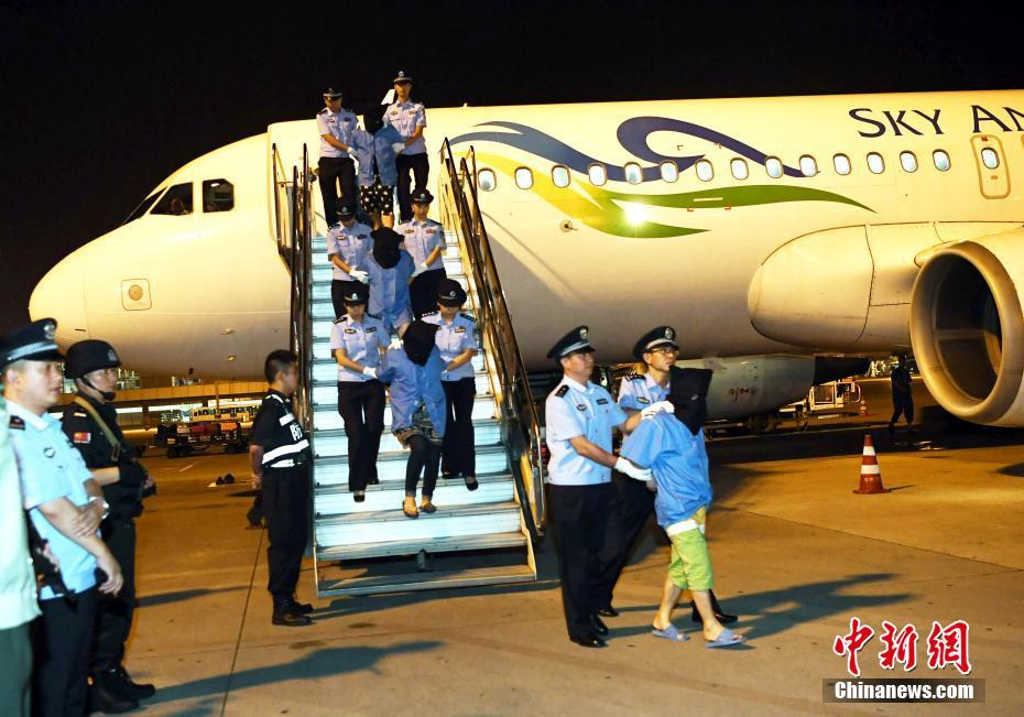 中国とカンボジア警察が協力して106人の振り込め詐欺犯の逮捕に成功
