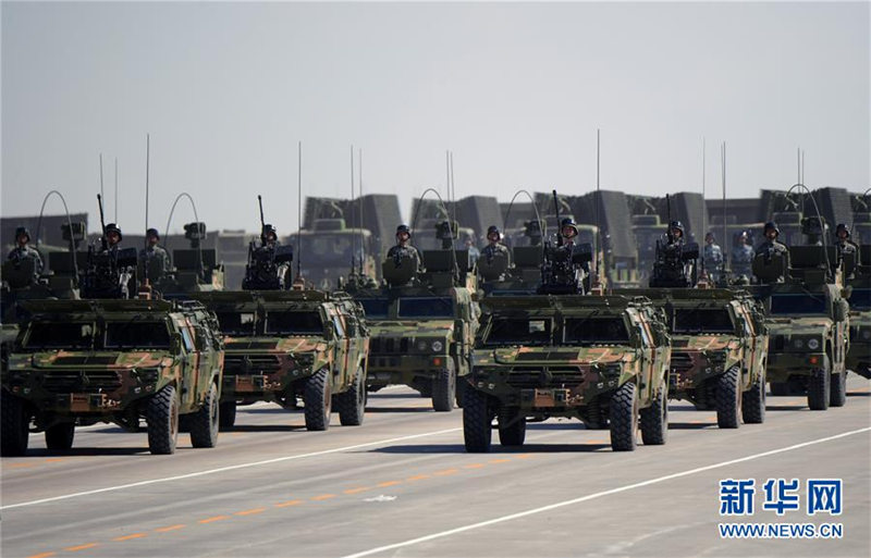 中国人民解放軍建軍90周年記念軍事パレード、半数の武器装備が初閲兵