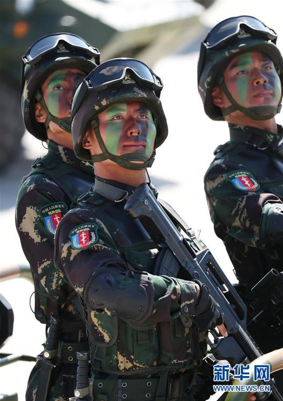 中国人民解放軍建軍90周年記念軍事パレード、半数の武器装備が初閲兵