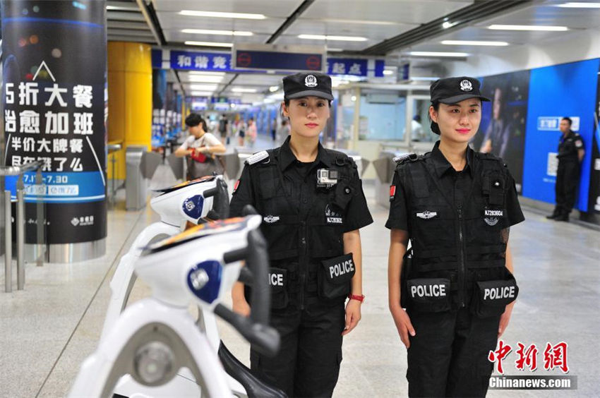 南京地下鉄に女性警察官によるパトロール部隊登場