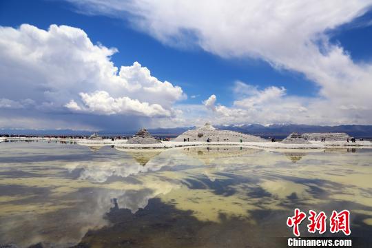 中国の「天空の鏡」、観光客が年初来延べ100万人突破