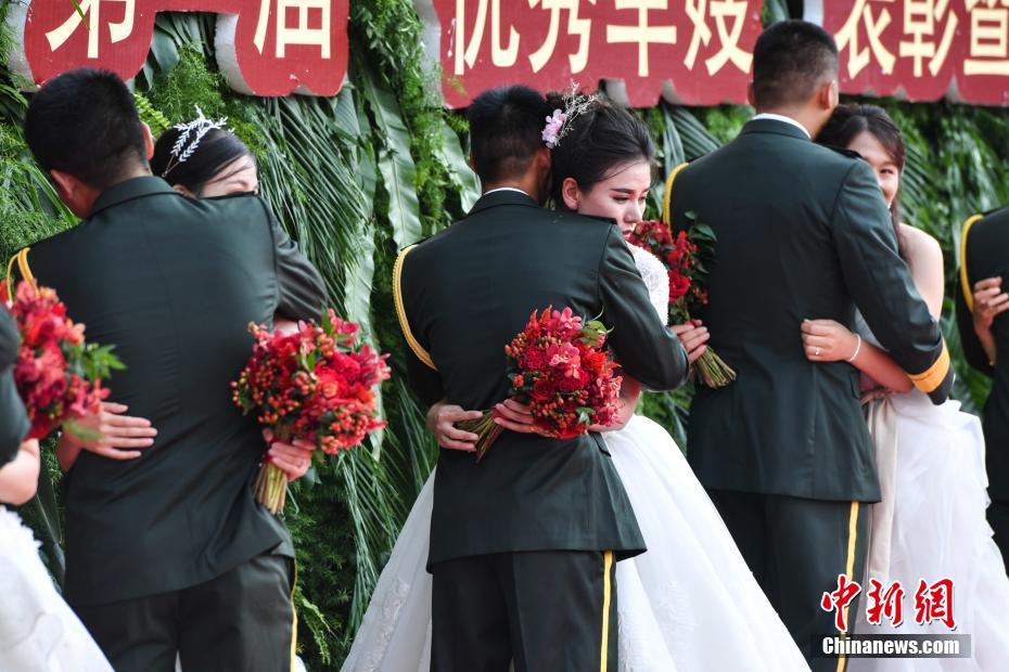 中国人民解放軍陸軍第75集団軍、軍人22人のために集団結婚式を開催