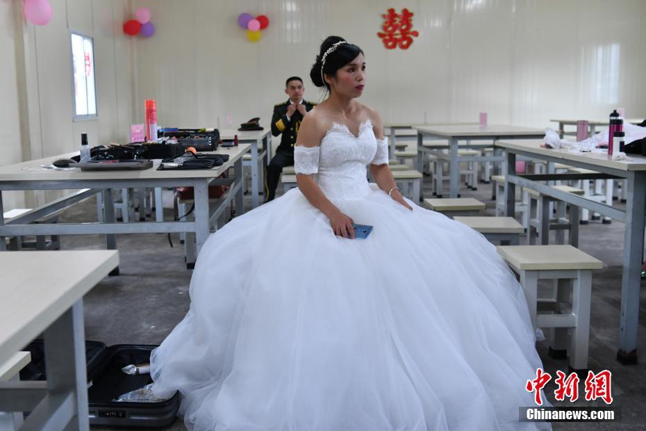 中国人民解放軍陸軍第75集団軍、軍人22人のために集団結婚式を開催